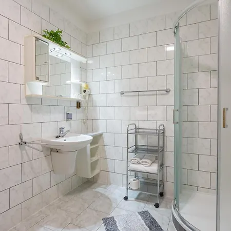 Kraus ゲストハウス 4*